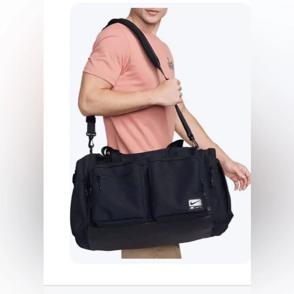Nike training bag black approx 27” length large duffel bag sports travel size